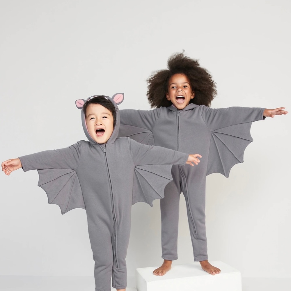 DO NOT PURCHASE, IN SEARCH OF ONLY. GRAY OLD NAVY BAT UNISEX ONESIE in 3T or 4T